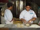 گیر کردن دست شاگرد نانوایی در غلتک خمیرزنی