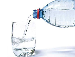 با بطری پلاستیکی به کودکانتان آب ندهید