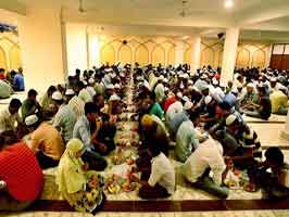کلیسای کاتولیک شارجه مراسم افطار میان ادیانی برگزار کرد