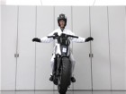 موتورسیکلت هوشمند روی دو چرخ می ایستد + تصاویر