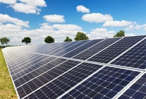 اقدامی ضرب‌الاجلی در راه‌اندازی نیروگاه‌های خورشیدی در استان قم صورت گیرد