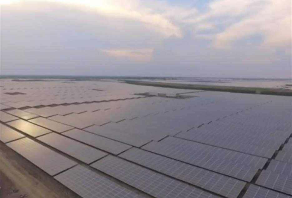 نیروگاه خورشیدی ۱۰۰ مگاواتی قم دهه فجر امسال افتتاح می‌شود