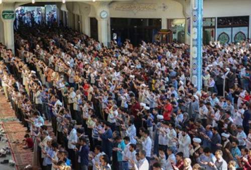گزارش تصویری : اقامه نماز عید سعید فطر در حرم حضرت معصومه (س)