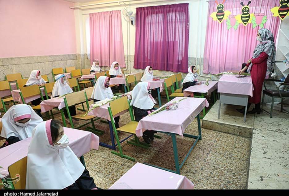 مشکلات سامانه "شاد" برای ۲۷۳هزار دانش‌آموز قمی برطرف می‌شود/ رعایت ۹۲درصدی پروتکل‌های بهداشتی در مدارس استان
