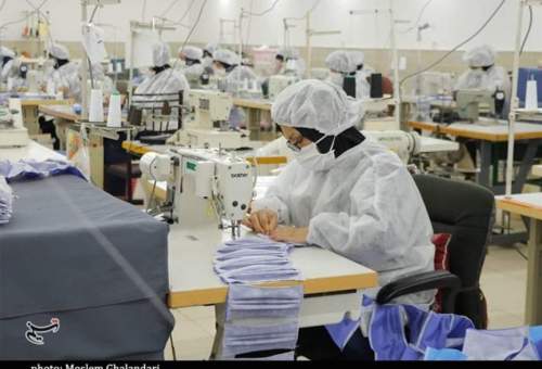 ایجاد ظرفیت تولید روزانه ۷۰۰ هزار ماسک در قم؛ قیمت مصوب ۱۳۰۰ تومان است