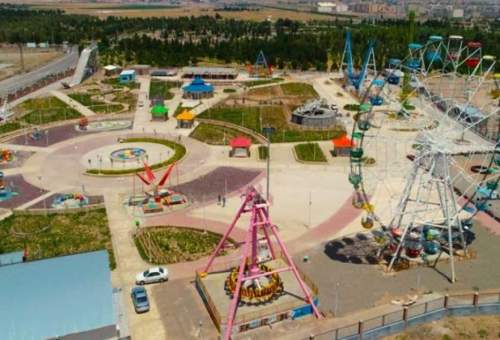 افتتاح بزرگ‌ترین شهربازی قم در بوستان غدیر