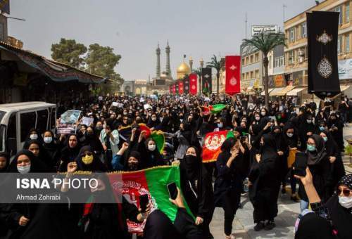 تجمع شهروندان افغانستان در مقابل حرم حضرت معصومه به سبب نگرانی از وضعیت افغانستان