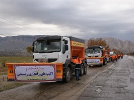 برف‌روبی محورهای مواصلاتی قم/رانندگان زنجیر چرخ را فراموش نکنند