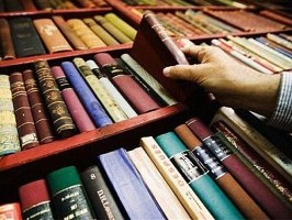 آیت الله علوی بروجردی:فرهنگ کتابخوانی را در جامعه نهادینه کنیم