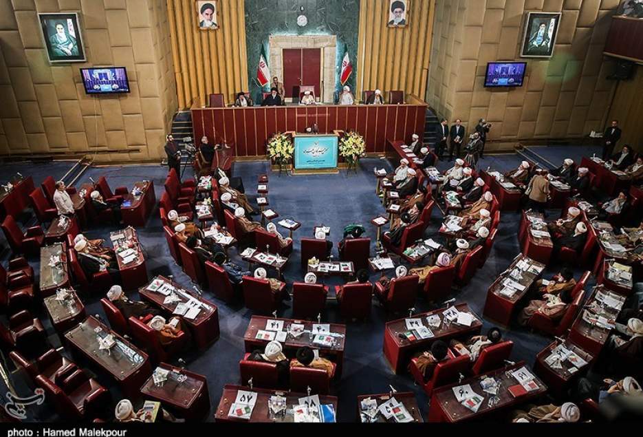 مجلس خبرگان رهبری: رئیس‌جمهور‌ باید پاسخگوی اوضاع نابه‌سامان اقتصادی ‌باشد/مردم منتظر ‌تغییر و تحول انقلابی هستند