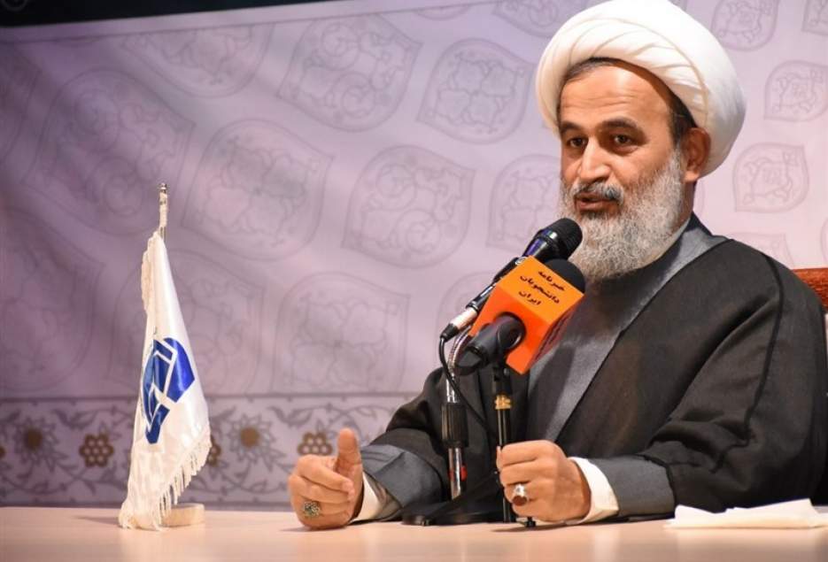 پناهیان در قم: انقلاب اسلامی ایران الگویی برای حرکت‌های انقلابی در جهان است