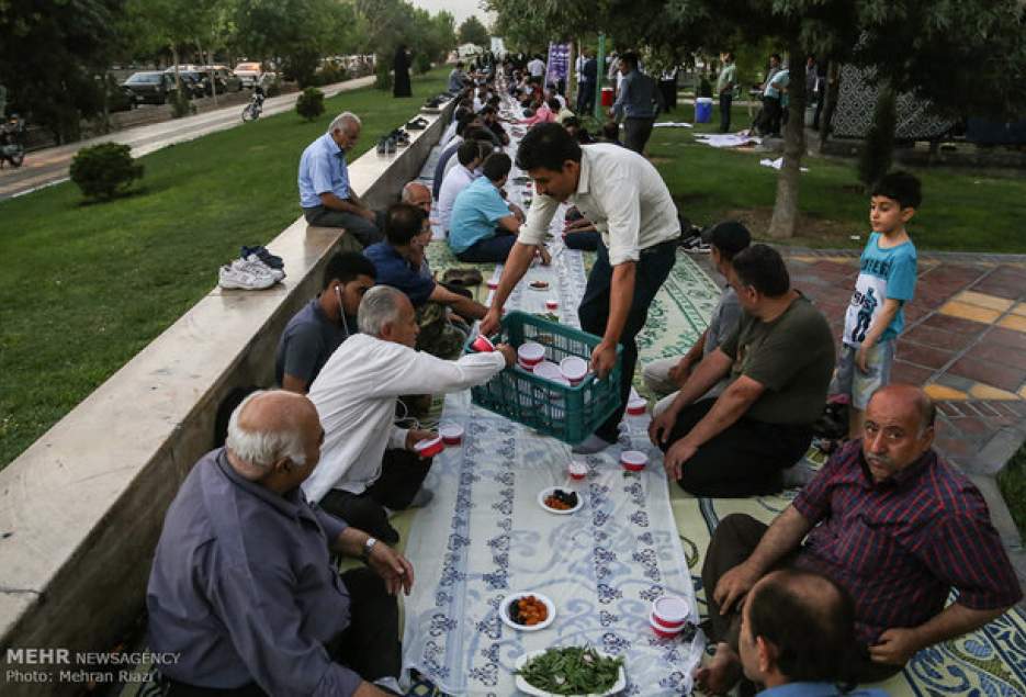 ماه رمضان چگونه افطار کنیم/ غذاهای سحری