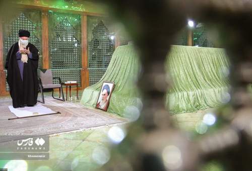 Supreme Leader pays tribute to late Imam Khomeini