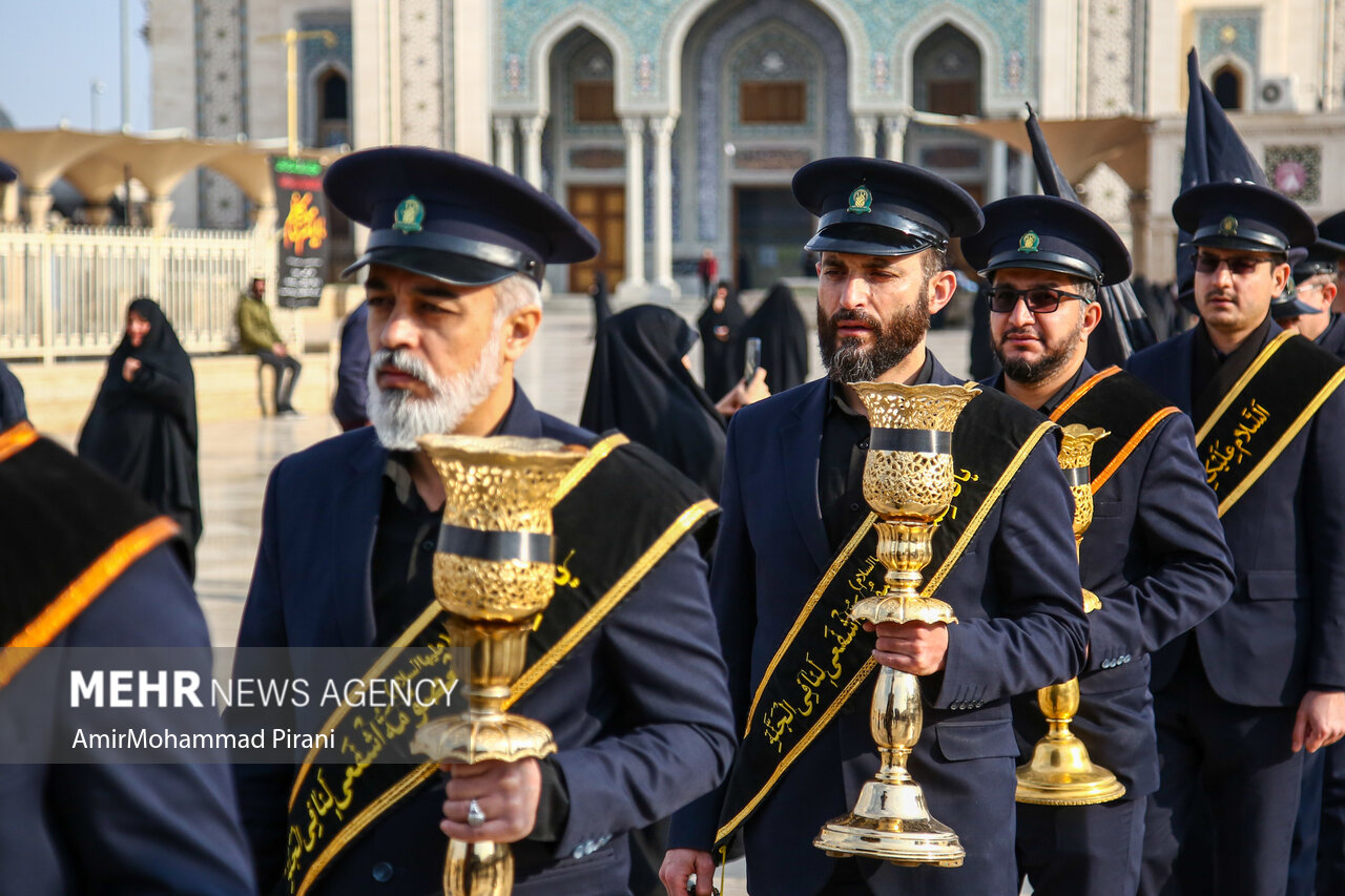 دسته عزای خادمان حرم حضرت معصومه(س) در سوگ امام کاظم(ع)