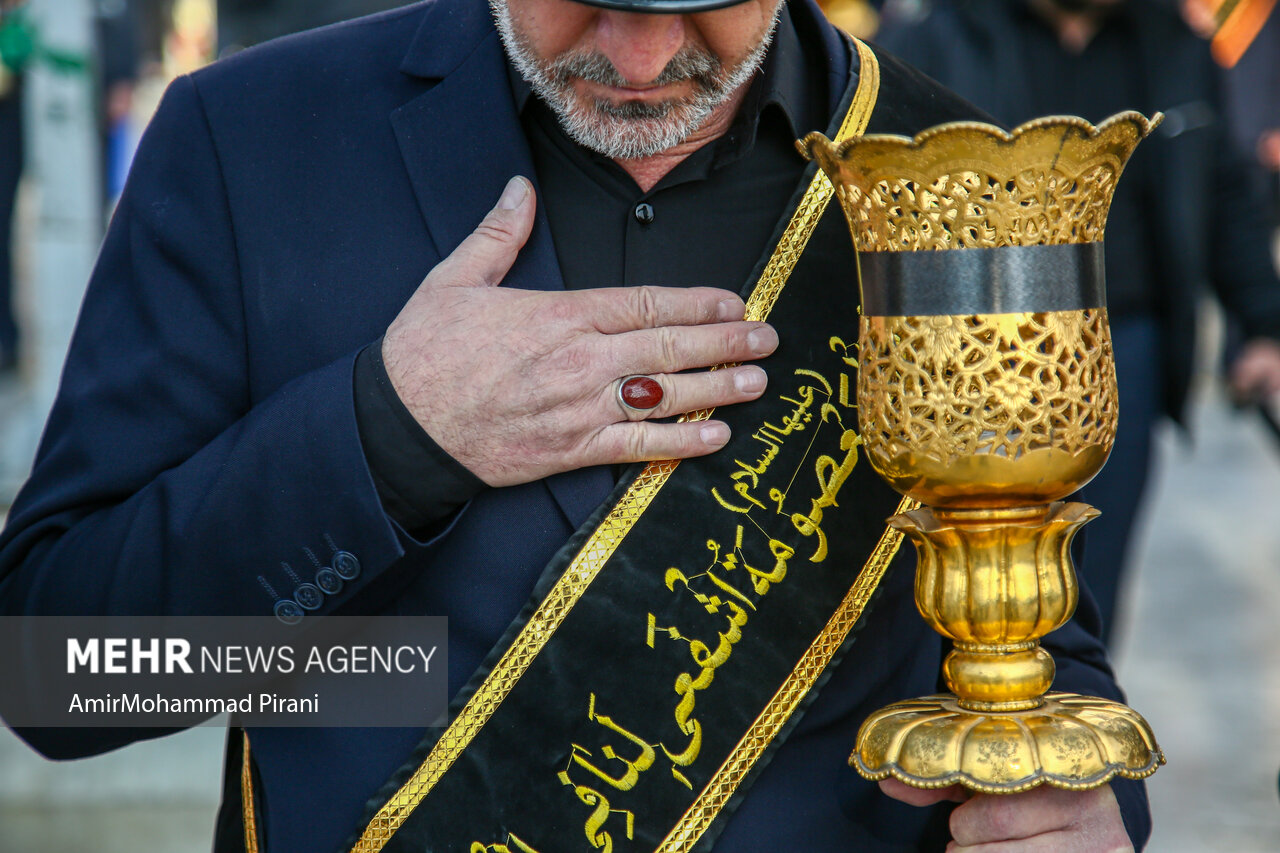 دسته عزای خادمان حرم حضرت معصومه(س) در سوگ امام کاظم(ع)